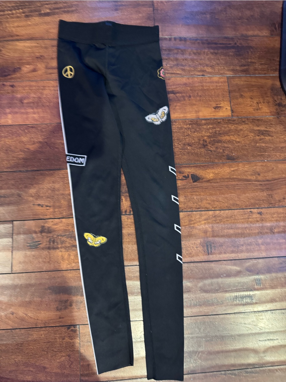 Noli Black Leggings with Yellow and White Graphic Accents